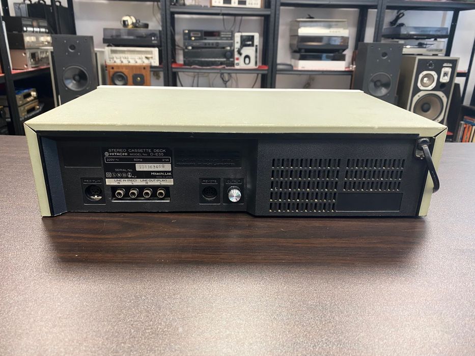 Касетен дек Hitachi