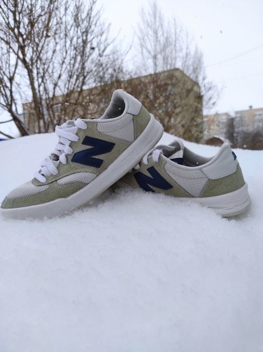 Продам New Balance 300