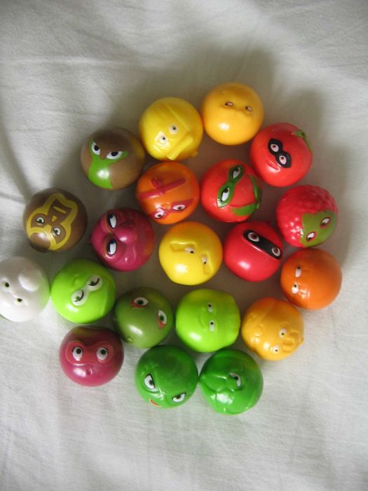 колекция от всички 20 свежи супергерои + 16 допълнителни