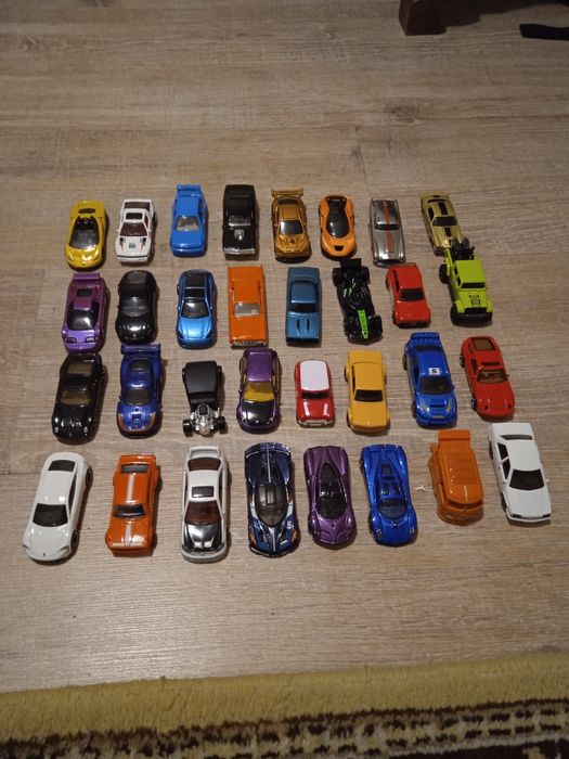 Продавам колички Hot wheels main line и silver series