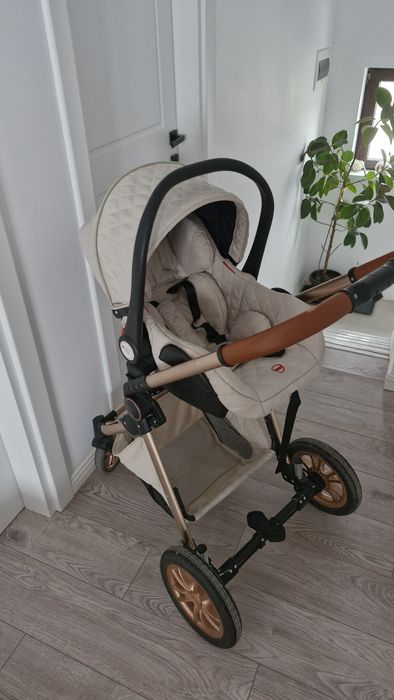 Vând cărucior 3 in 1  aproape nou