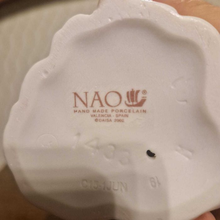 NAO  фарфоровая статуэтка