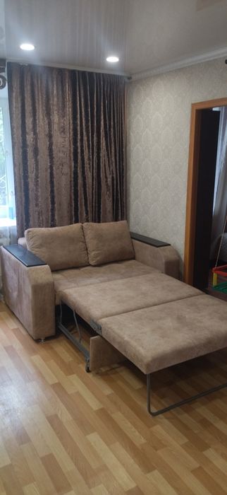 Продам качественный диван с мини диваном б/у