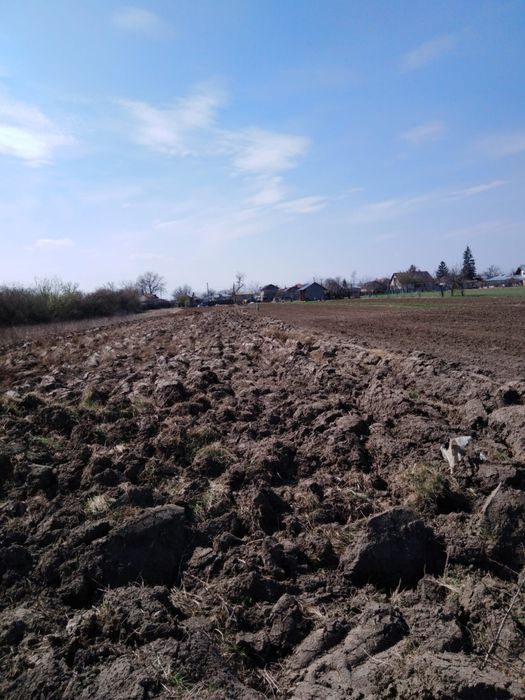 Vand 2300 m2 teren intravilan