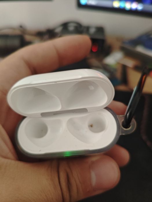 Продам кейс apple airpods 4