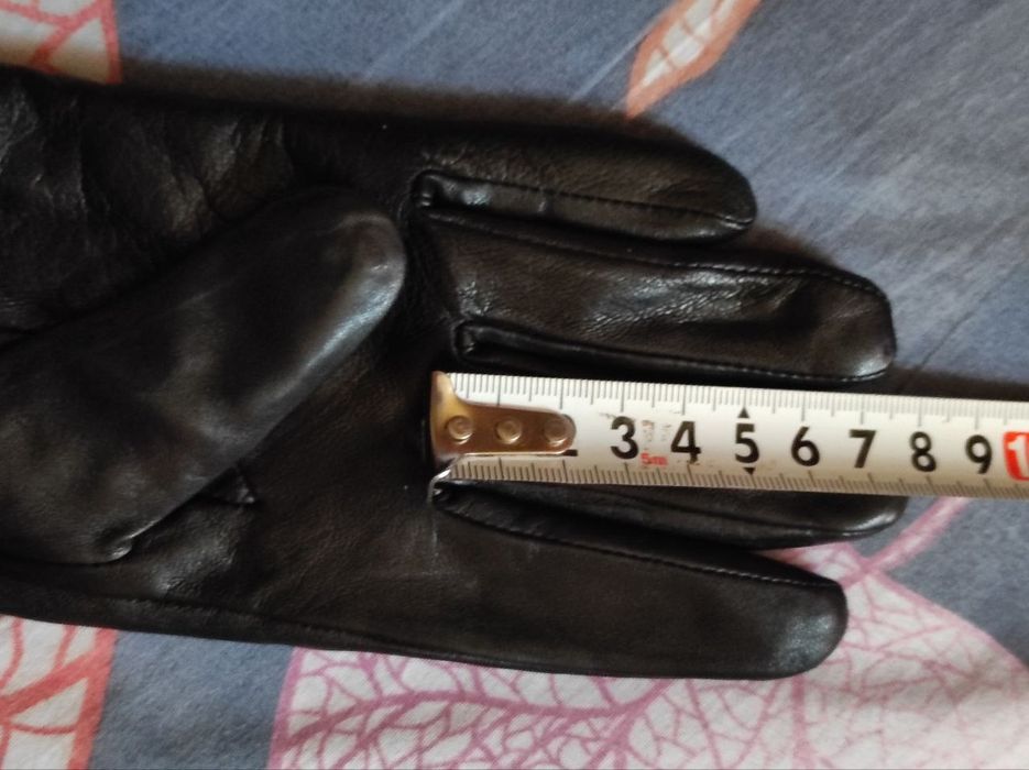 Кожаные перчатки