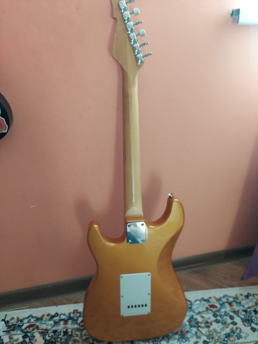 Электрогитара б/у
