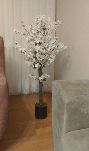 Декоративни дръвче. Изкуствени цветя