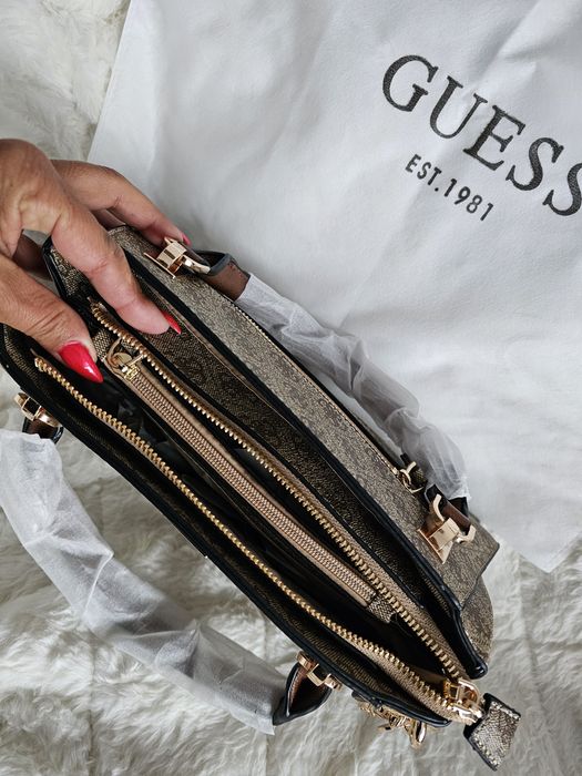 Geanta Guess nou cu eticheta
