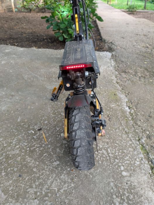 Vând Trotinetă electrică cu motor dublu iENYRID ES1 | 2400W, 60 km/h, autonomie de 60 km