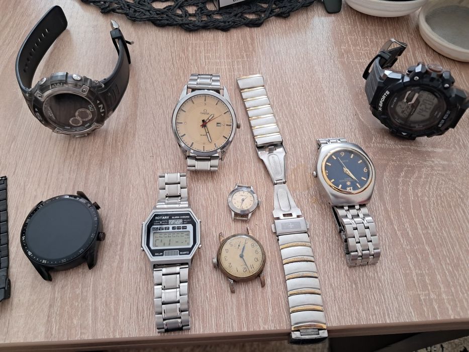 Продавам мъжки ръчен часовник Vacheron Constantin. Часовникът е със ст