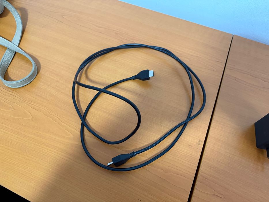 Nintendo switch red and blue si doua jocuri Mario si need for speed