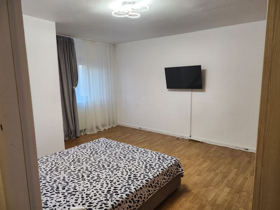 Inchiriez apartament 2 camere,decomandat, zona str.G Enescu