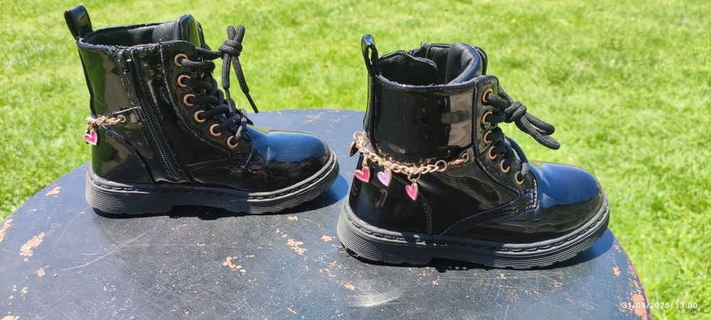 Детски лачени ботуши