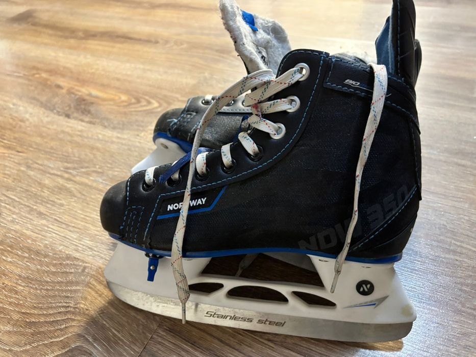 Продам коньки для мальчиков,  в хорошем состоянии
Продам мужские коньк