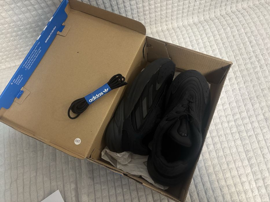 Adidas  ozelia маратонки