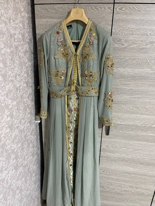 Красивое национальное платье