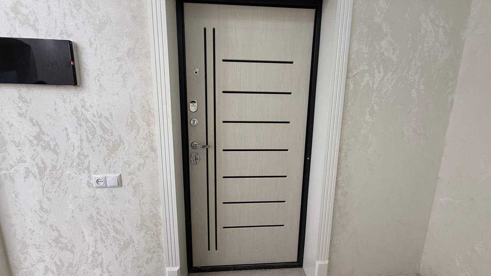 Калениский Баярин кафеси 1 қаватда 3 хонали квартира сотилади.ID:1553