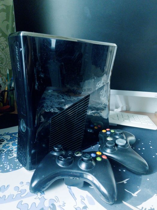 Продам XBOX 360 в хорошем состоянии