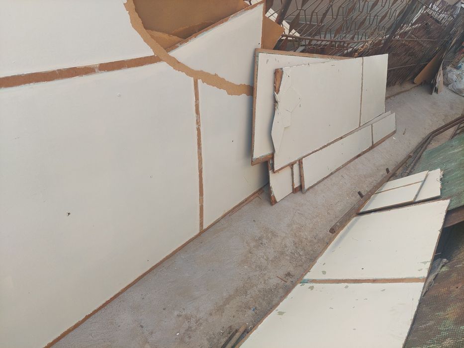 Материалы на чёрный потолок