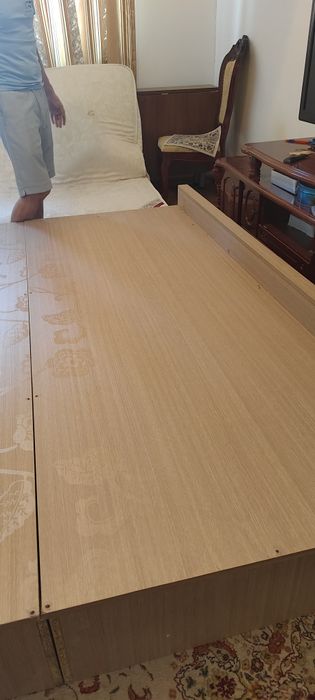 Двуспальная кровать