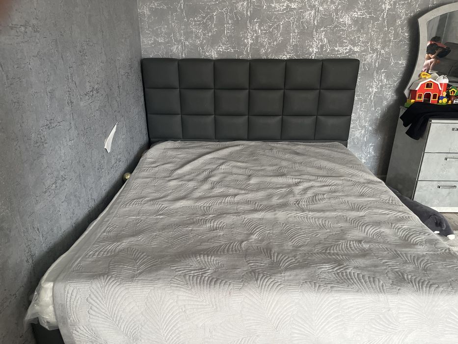 Кравать матрасом