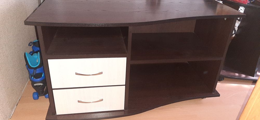 Продам тумбу под телевизор