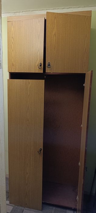 Отдам Шкаф с зеркалом