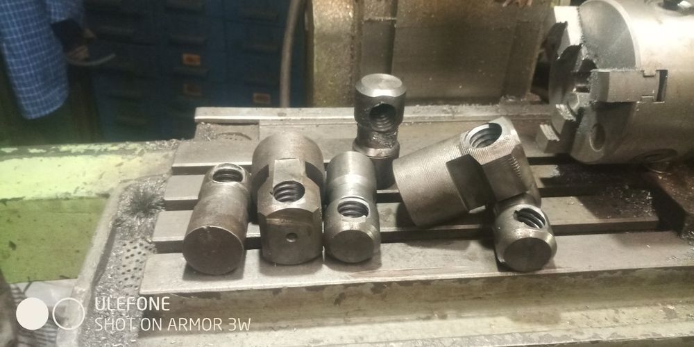 Тиски слесарные гайки