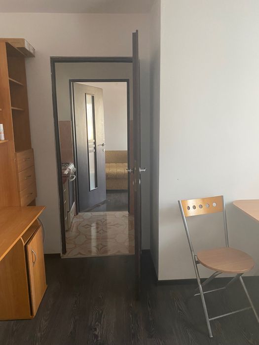 închiriez Apartament in spatele Colegiului Naț. Petru Rares