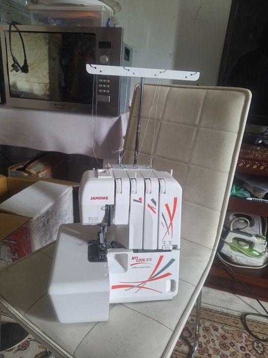 Продам Оверлог Janome mylock 975