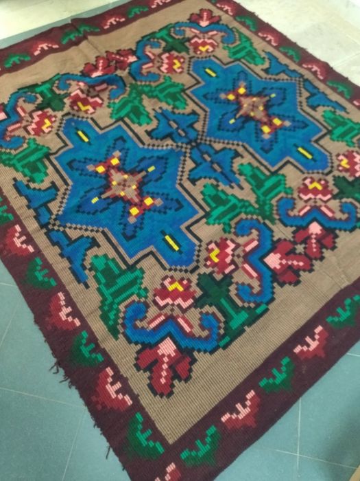 Прекрасно вълнено ръчно изтъкано от Чипровския край