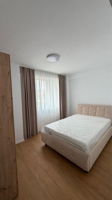 Apartament 3 camere, 2 bai, debara, balcon,Etaj 2/5 cu llift, Bloc nou.