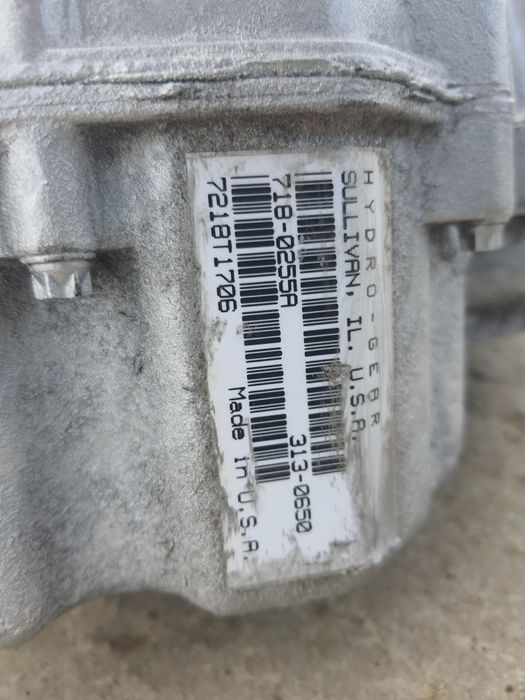 Cutie hydro tractoras gazon punte viteze grup spate.
Se potrivește pe