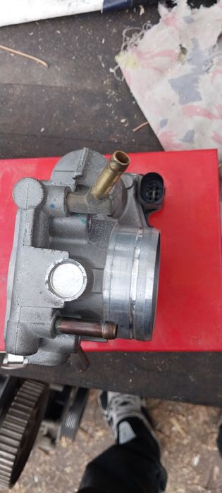 Продам дроссельную заслонку