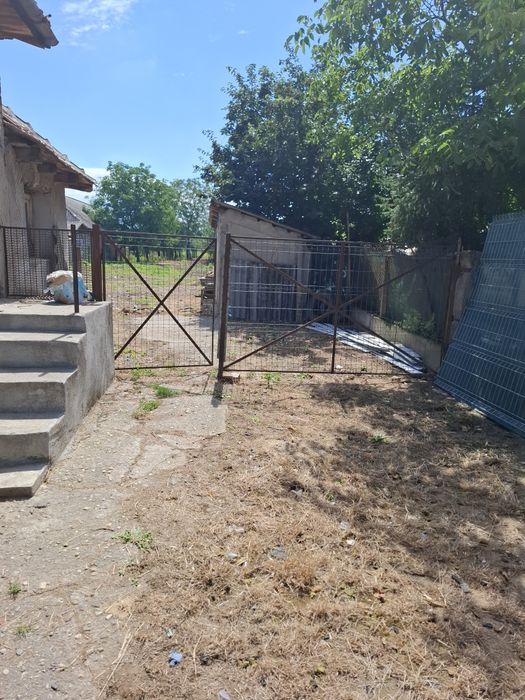 Vând casă cu 2 camere Mediesu Aurit