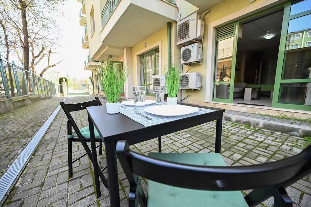 Romance Studio-steps from the Sea 97€