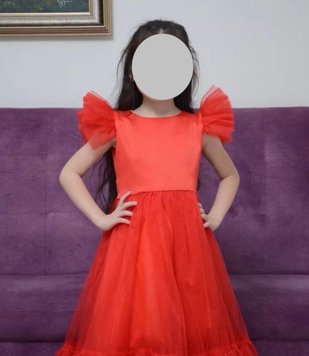 Нарядное платье для девочки .