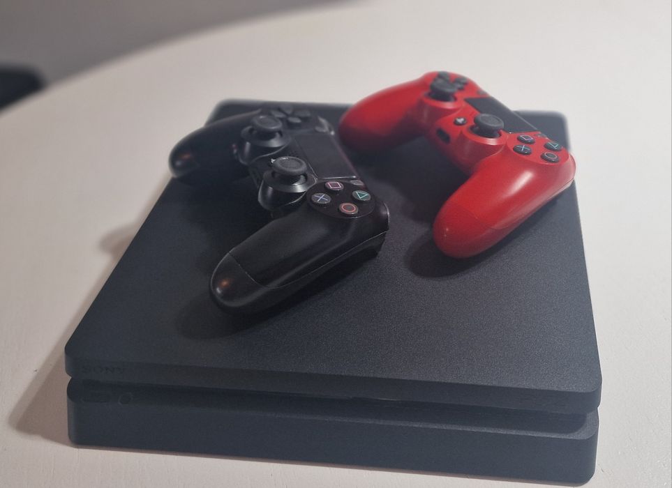 Vând PlayStation