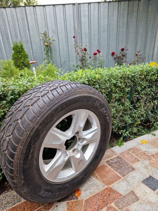 285/60/18 Bridgestone Dueler