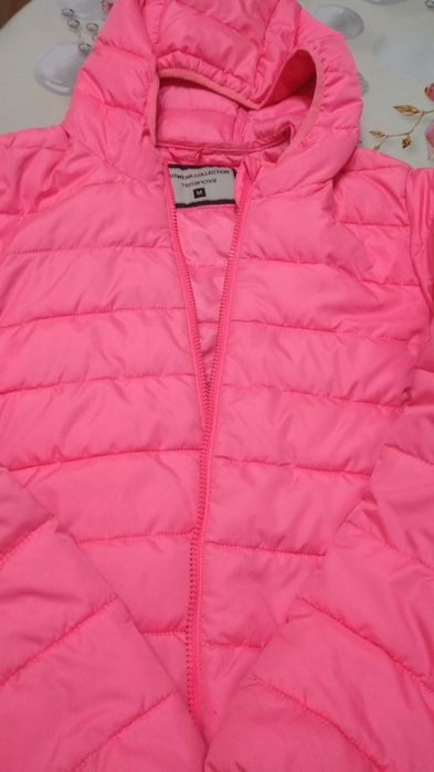 Продам курточки на девочек