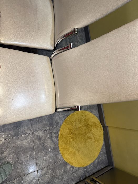 Кухня жълто и  сиво