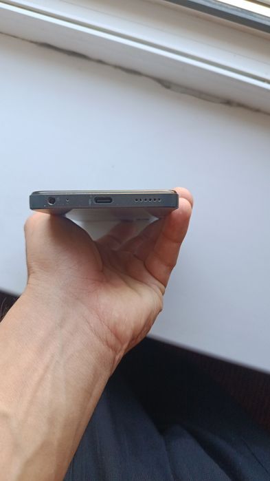 Telefon srochna sotiladi 740000ming so'm