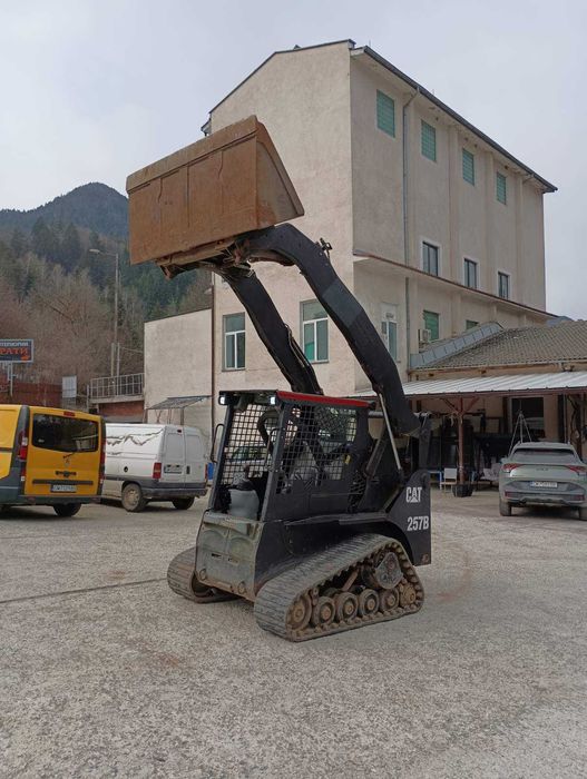 Миничелен товарач CAT 257B