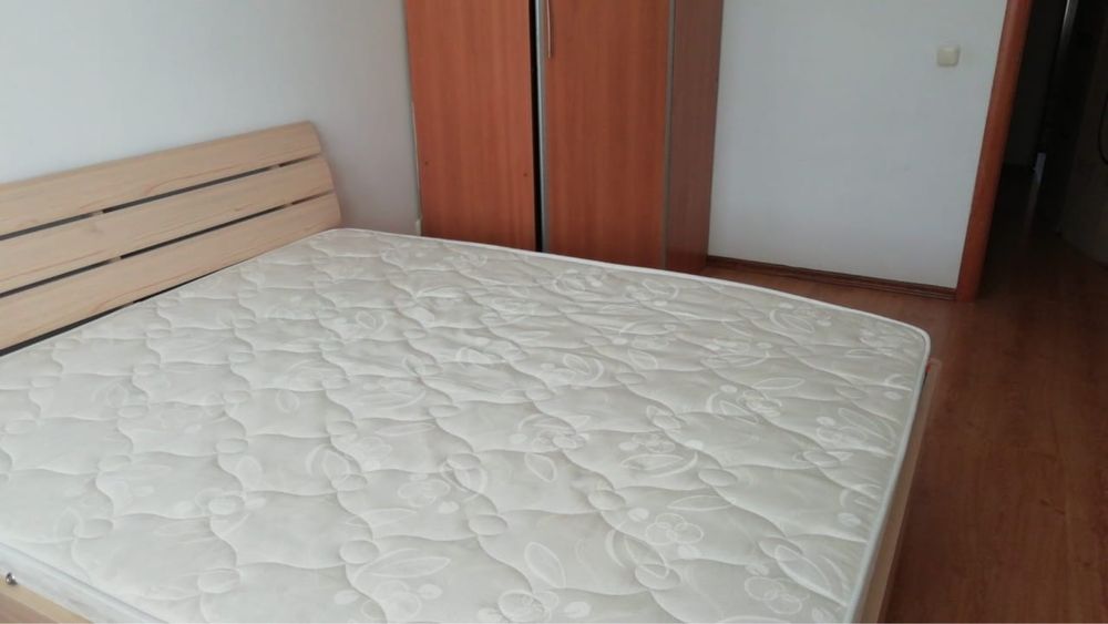 Продам кровать с тумбою