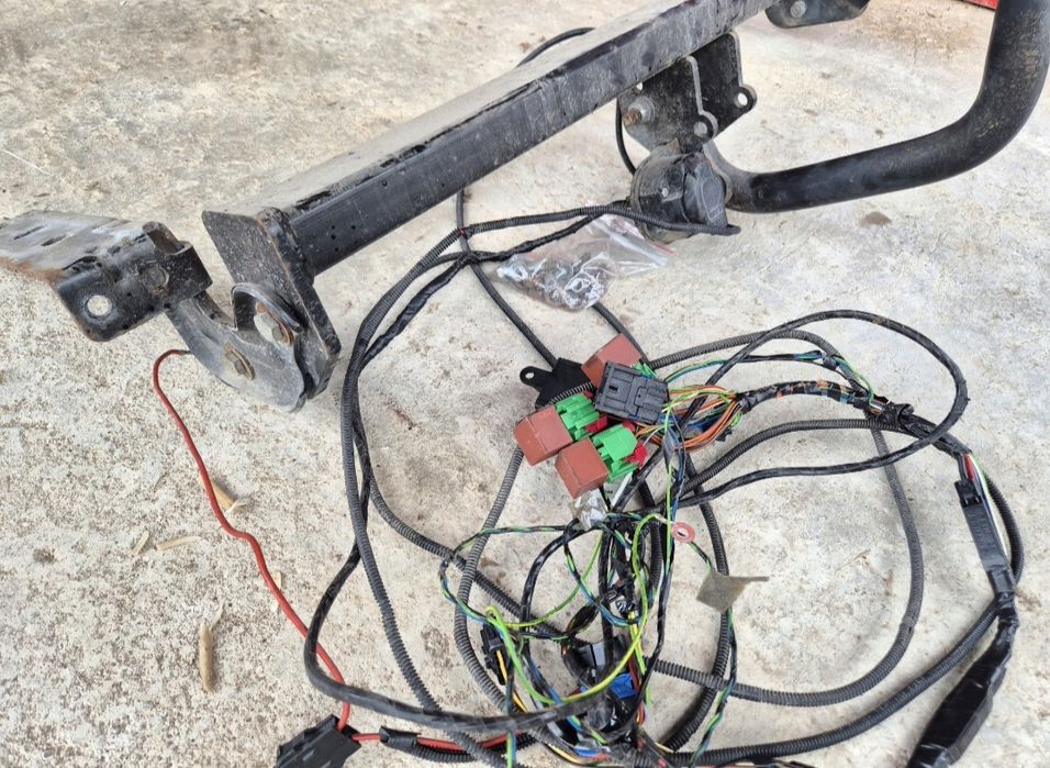 Оригинален теглич с модул за Ситроен Ц4 след 2012 год.