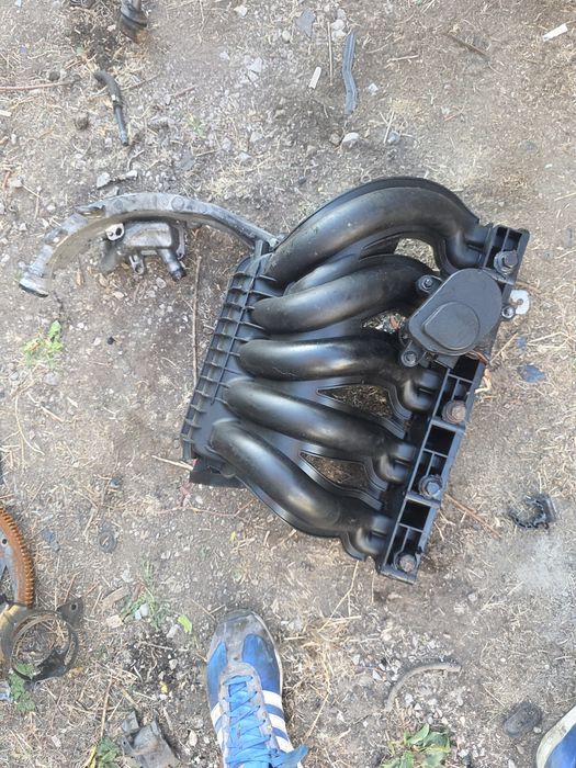 Колектори за Mercedes om 6 4 7 5 цилиндъра
