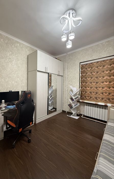 Продается квартира в центре Навои, Чирчик