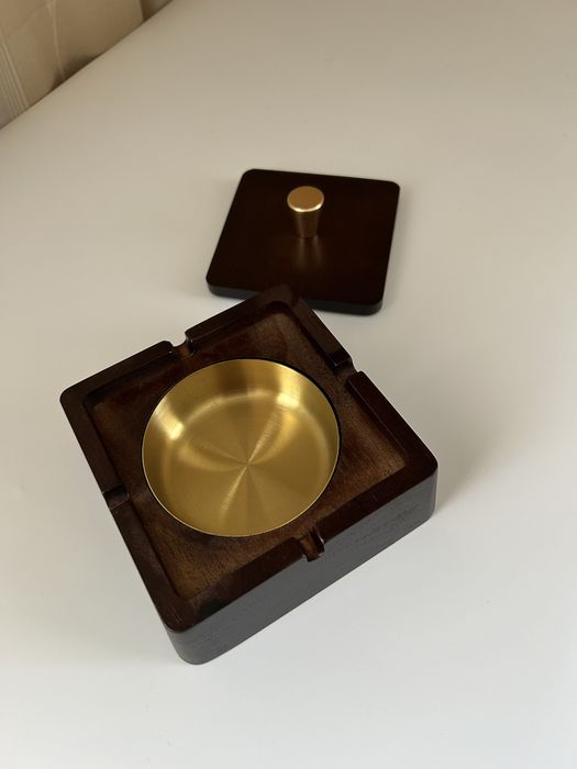 Дървен пепелник за пури с капак и метална вложка – нов