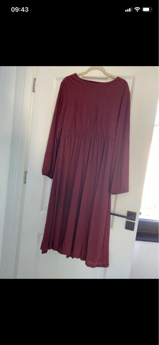 Rochita lunga ! Perfecta pentru o ocazie de neuitat ! Este foatte frunoasa si are un material foarte bun